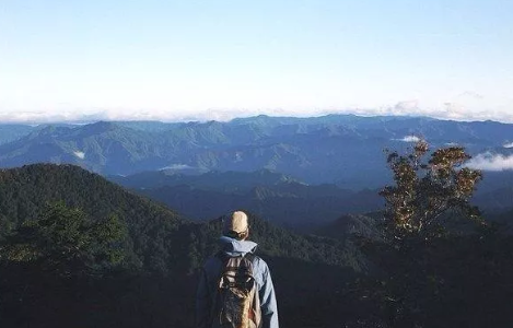 一个人旅行的朋友圈说说 关于旅行的文艺句子